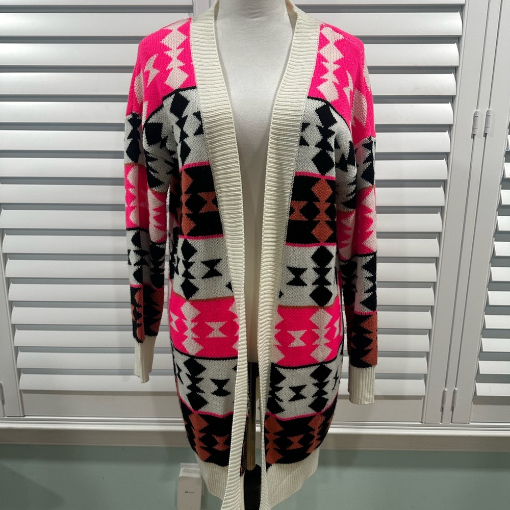 NWOT Aztec Patterned Pink and Black Women's Sweater